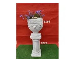 Griekse planten bak met zuil