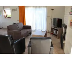 Comfortabel vrijstaand vakantiehuis met zonnig terras en buitenhaard