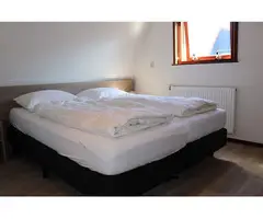 Comfortabel vrijstaand vakantiehuis met zonnig terras en buitenhaard - 9