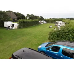 Kleine rustige camping bij een akkerbouwbedrijf