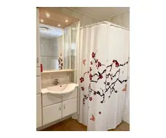 Luxe gastenkamer ligt op een fijne locatie aan de rand van het centrum van Den Burg. - 8