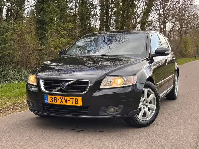 Volvo V50 2.0 Edition II | Leder + Cruise control + Pano - 1