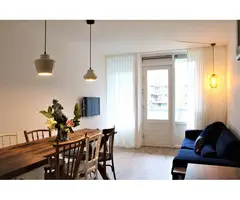 Woning aan de Dickenslaan te Amsterdam