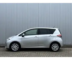 Toyota Verso-S 1.3 VVT-i Trend Automaat Dealer onderhouden NL auto Pano dak Clima Cruise Trekhaak