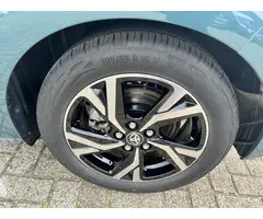 Toyota Yaris 1.5 Hybrid 115 Dynamic Comfort Pack NL Auto Parkeersensoren Stoel Stuur Verwarmd - 9