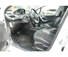 Peugeot 2008 1.2 PureTech Allure Pano Dakrail DAB Trekhaak Airco Stuurwielbed. Camera