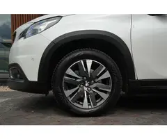 Peugeot 2008 1.2 PureTech Allure Pano Dakrail DAB Trekhaak Airco Stuurwielbed. Camera - 10