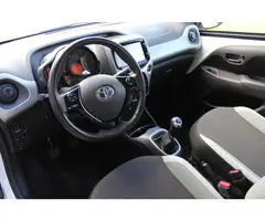 Toyota Aygo 1.0 VVT-i x-play | Rijklaar | Airco | Bluetooth | Mistlampen | Camera | Dealer onderhoud