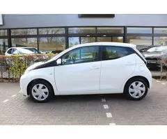 Toyota Aygo 1.0 VVT-i x-play | Rijklaar | Airco | Bluetooth | Mistlampen | Camera | Dealer onderhoud